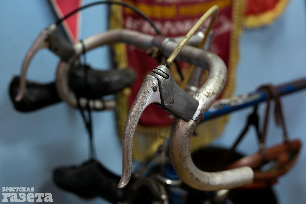 Ручной тормоз велосипеда Николая Дранько. Музей СДЮШОР № 2 г. Бреста.