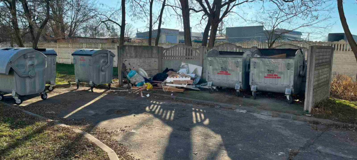 Складирование крупногабритных отходов на прощадке ТКО в Малорите.