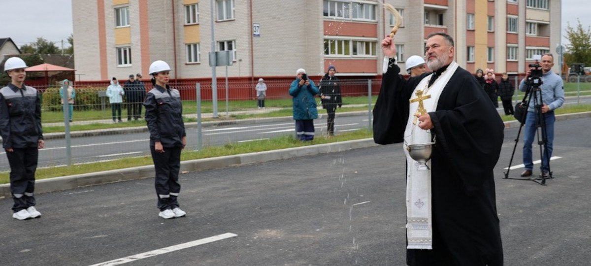 Открытия объектов в Беларуси - пионеры и священники
