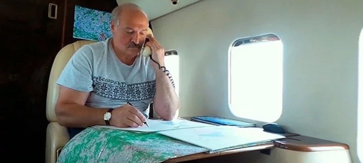 Лукашенко в вертолете