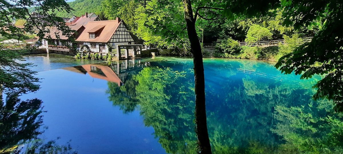 Карстовый источник «Голубой горшок» в городе Блаубойрен. Фото: www.tripadvisor.de