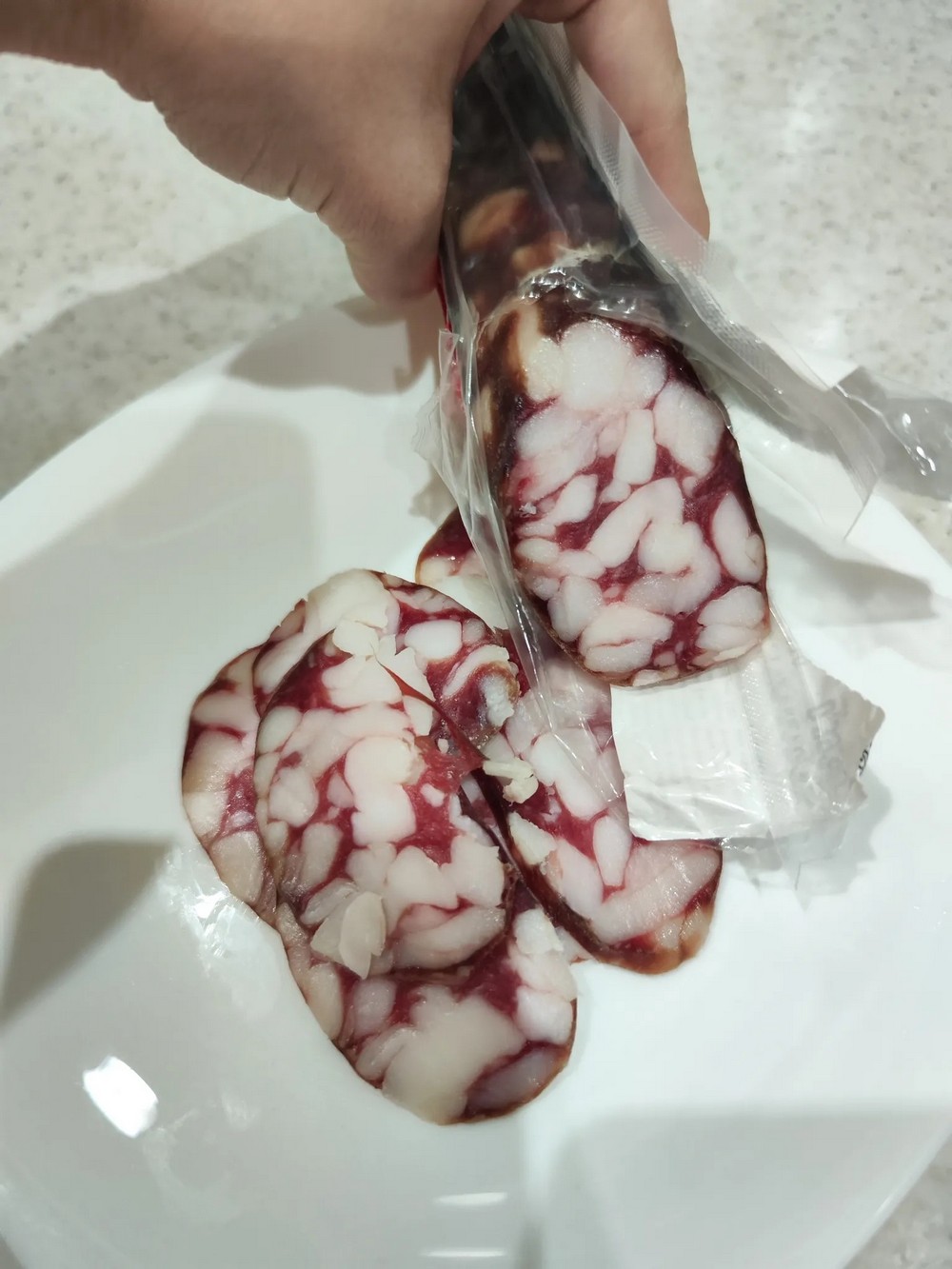 Колбаса Брестского мясокомбината, которую купила брестчанка. Фото из ее поста в Threads