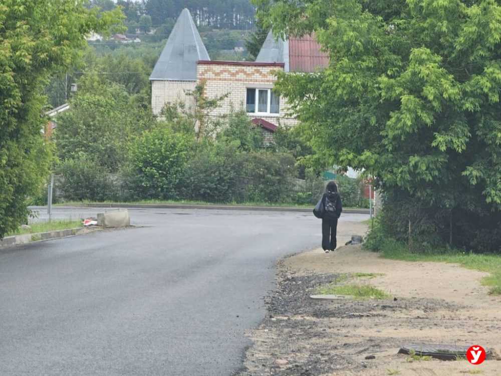 Дорога в новом микрорайоне Лядище-2 в Борисове
