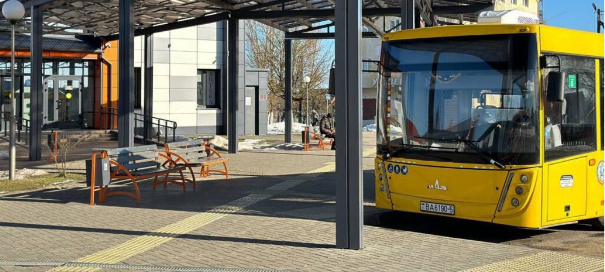 Автобус на автовокзале