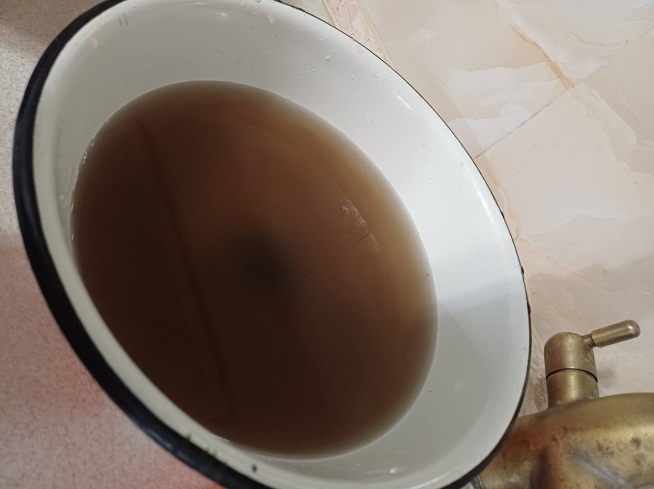 Вода из крана в Боровлянах после отключения света