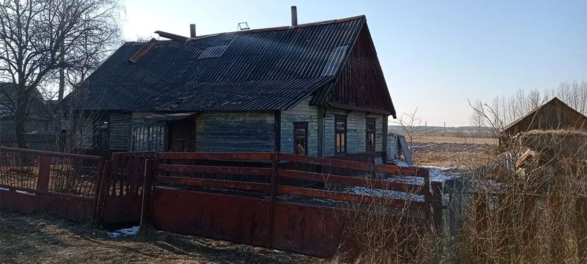 деревянный дом в деревне
