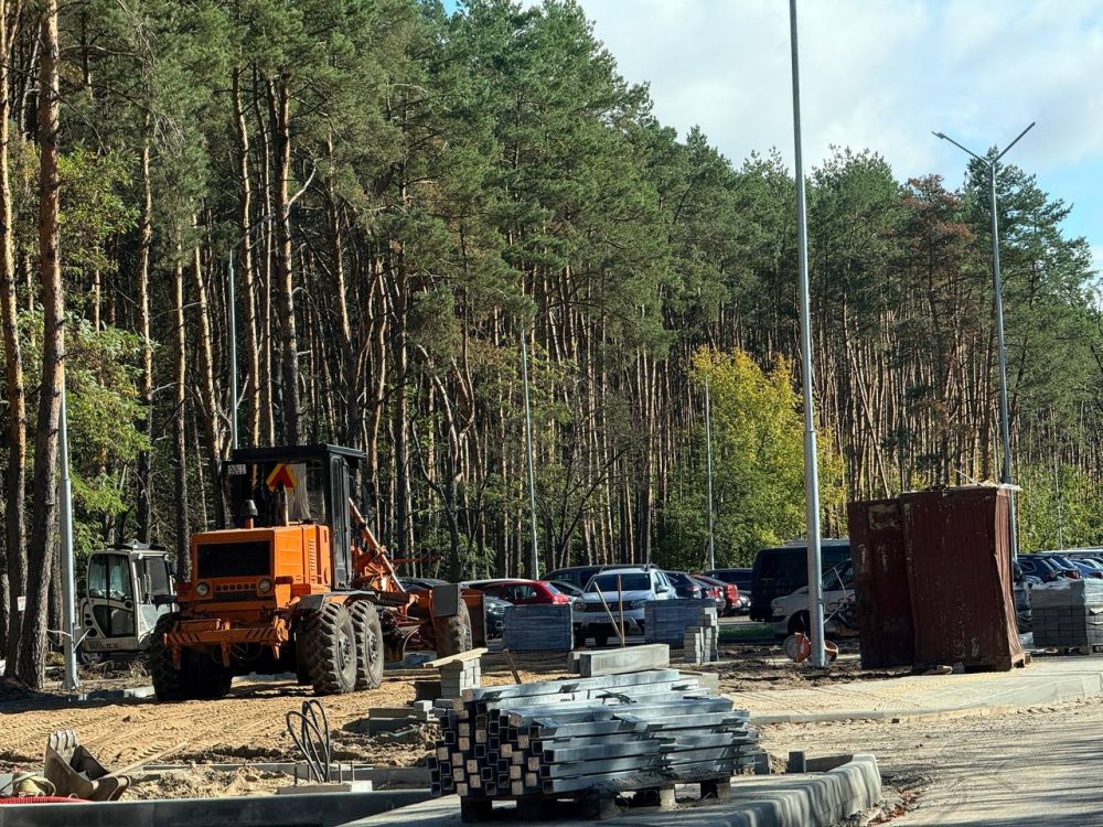 В Бресте обустраивают парковки на улице Медицинской. Фото: Брестский горисполком